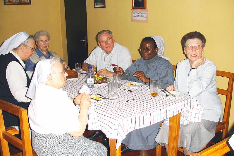 009 aan tafel Kicukuri 14.10.jpg